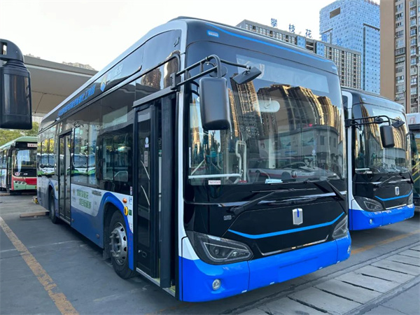 綠色低碳城，吉利星際氫燃料電池城市客車交付攀枝花